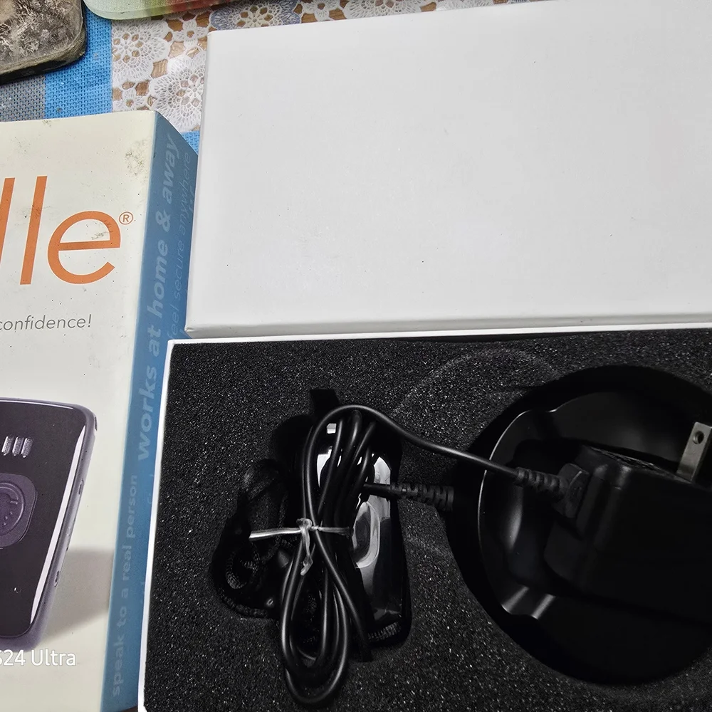 Elle Wearable Charger - Black